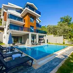 Goecek Marin B 4+1 Villa, Oezel Havuzlu